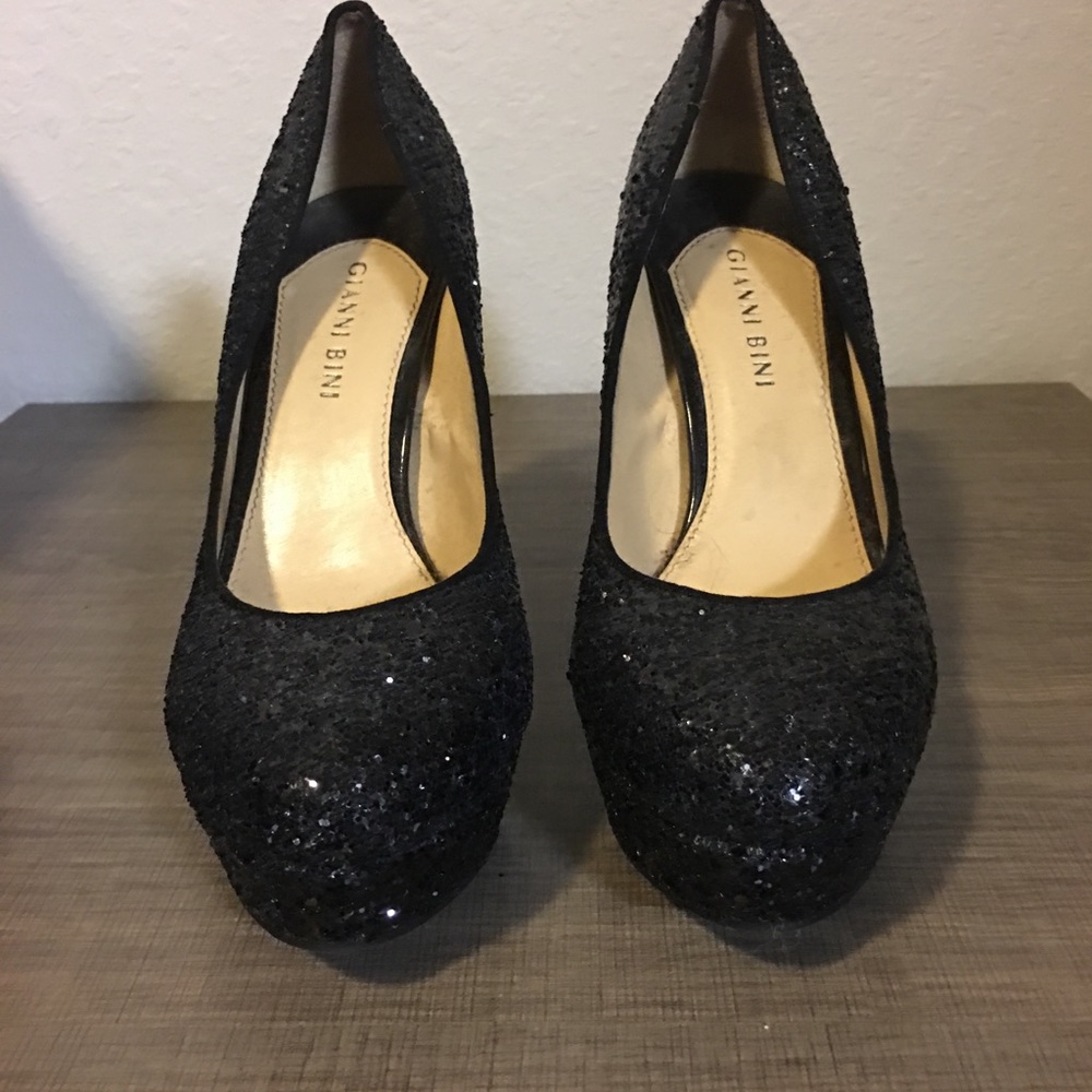Gianni Bini closed toed sparkle heels
